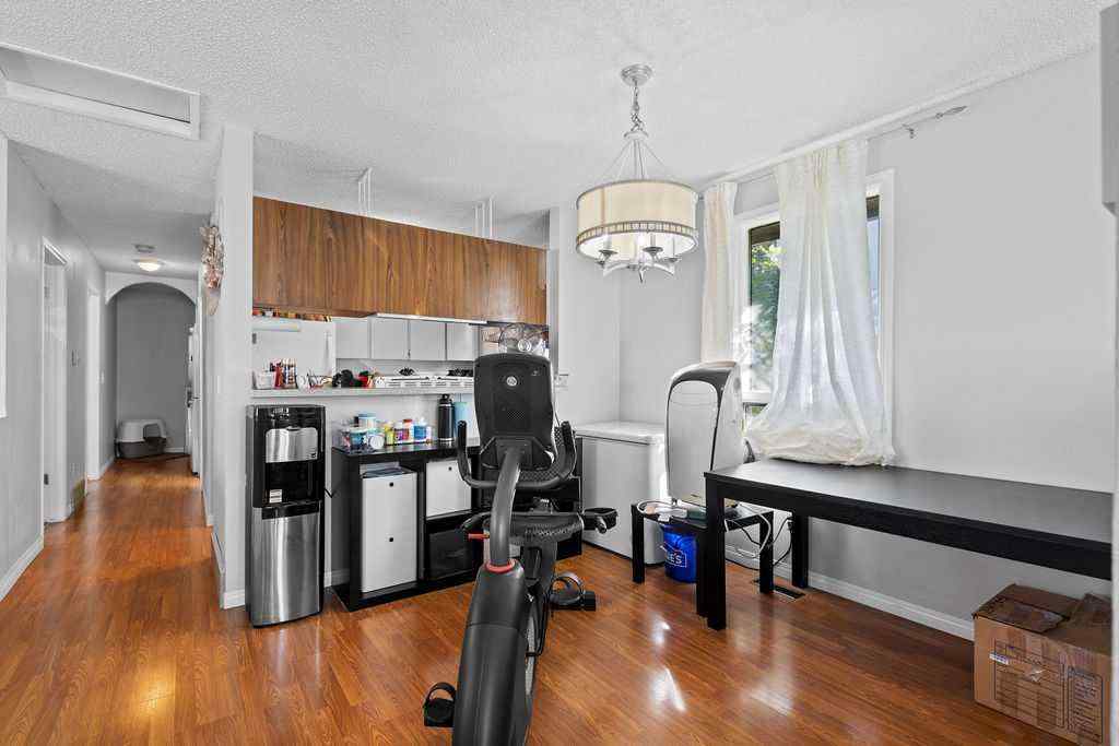 MLS® A2256055 - 5812 22 Avenue NE in Pineridge Calgary, Residential