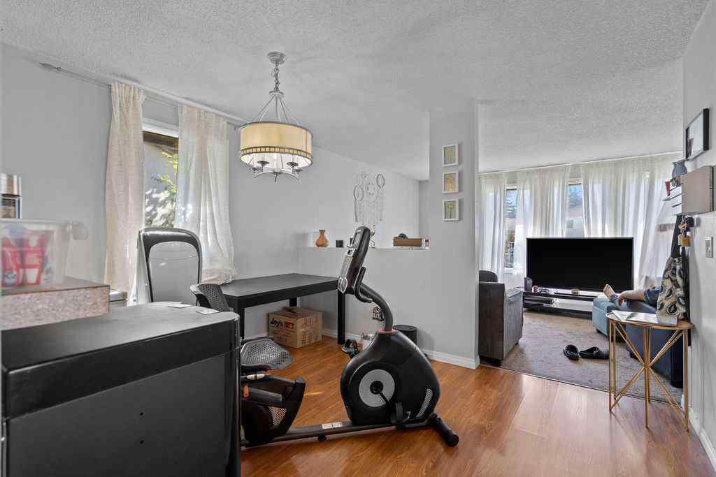 MLS® A2256055 - 5812 22 Avenue NE in Pineridge Calgary, Residential