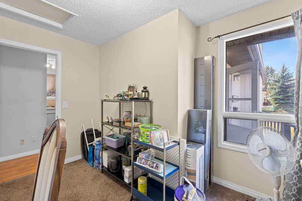 MLS® A2256055 - 5812 22 Avenue NE in Pineridge Calgary, Residential