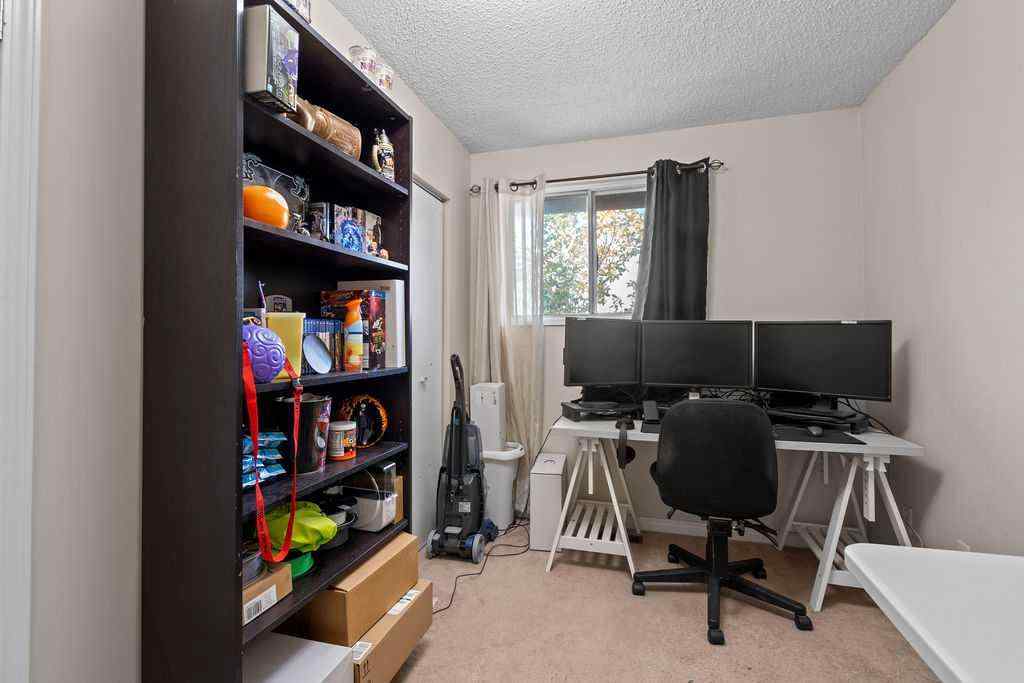 MLS® A2256055 - 5812 22 Avenue NE in Pineridge Calgary, Residential