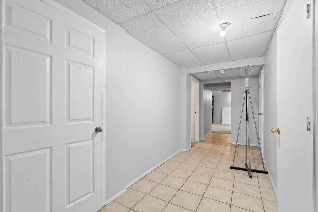 MLS® A2256055 - 5812 22 Avenue NE in Pineridge Calgary, Residential