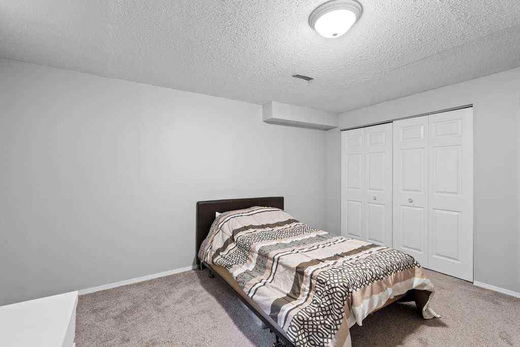 MLS® A2256055 - 5812 22 Avenue NE in Pineridge Calgary, Residential