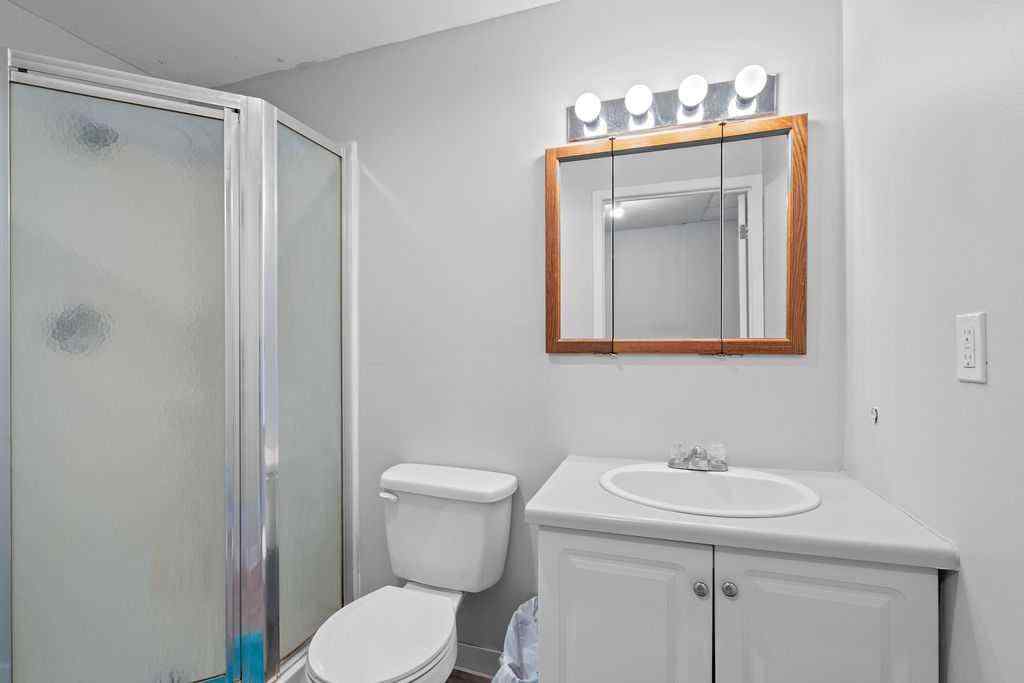 MLS® A2256055 - 5812 22 Avenue NE in Pineridge Calgary, Residential