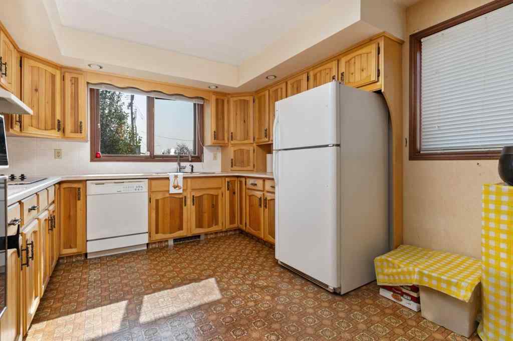 MLS® A2256057 - 6521 49 Avenue  in Grandview Camrose, Residential