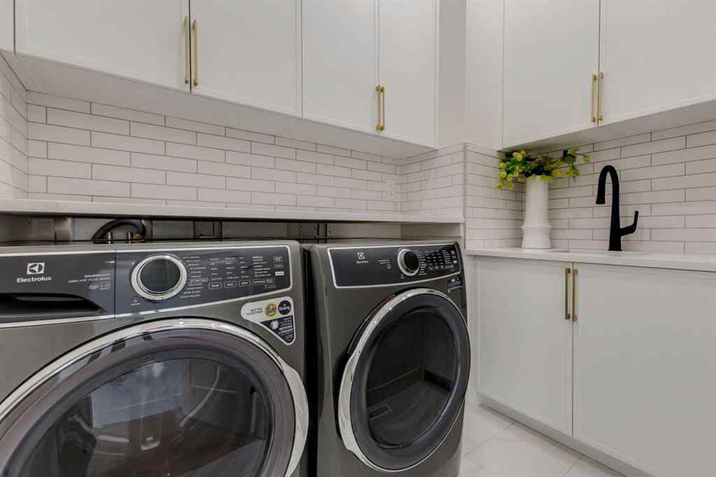 MLS® A2256061 - 2911 4 Avenue NW in Parkdale Calgary, Residential