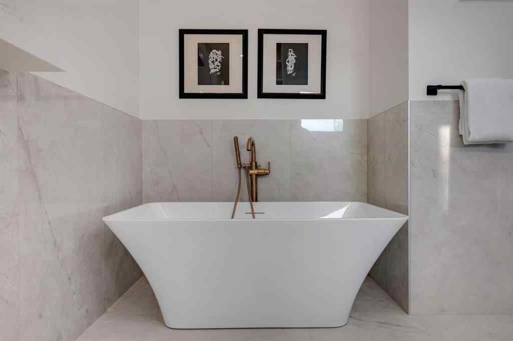 MLS® A2256061 - 2911 4 Avenue NW in Parkdale Calgary, Residential