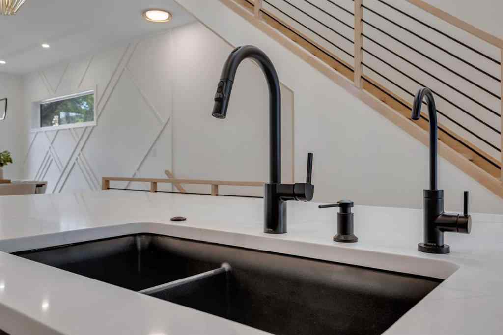 MLS® A2256061 - 2911 4 Avenue NW in Parkdale Calgary, Residential