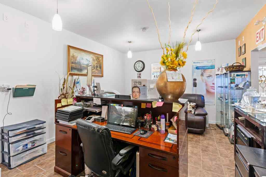MLS® A2256068 - 342 14 Street NW in Hillhurst Calgary, Commercial
