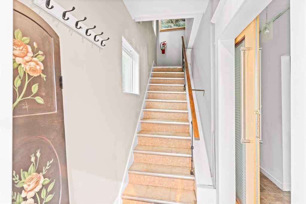 MLS® A2256068 - 342 14 Street NW in Hillhurst Calgary, Commercial