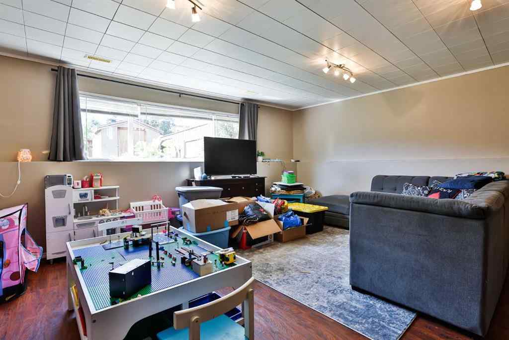 MLS® A2256070 - 326 Lynx Crescent N in Uplands Lethbridge, Residential