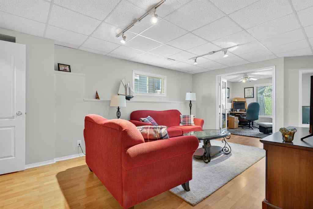 MLS® A2256076 - 22 Somerside Manor SW in Somerset Calgary, Residential