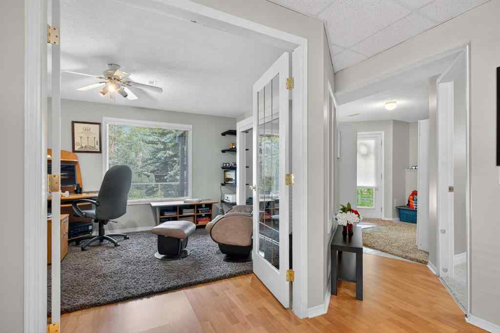 MLS® A2256076 - 22 Somerside Manor SW in Somerset Calgary, Residential