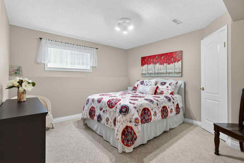 MLS® A2256076 - 22 Somerside Manor SW in Somerset Calgary, Residential