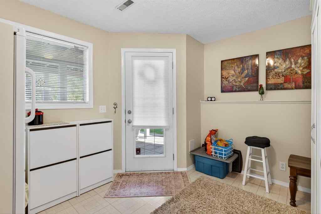 MLS® A2256076 - 22 Somerside Manor SW in Somerset Calgary, Residential