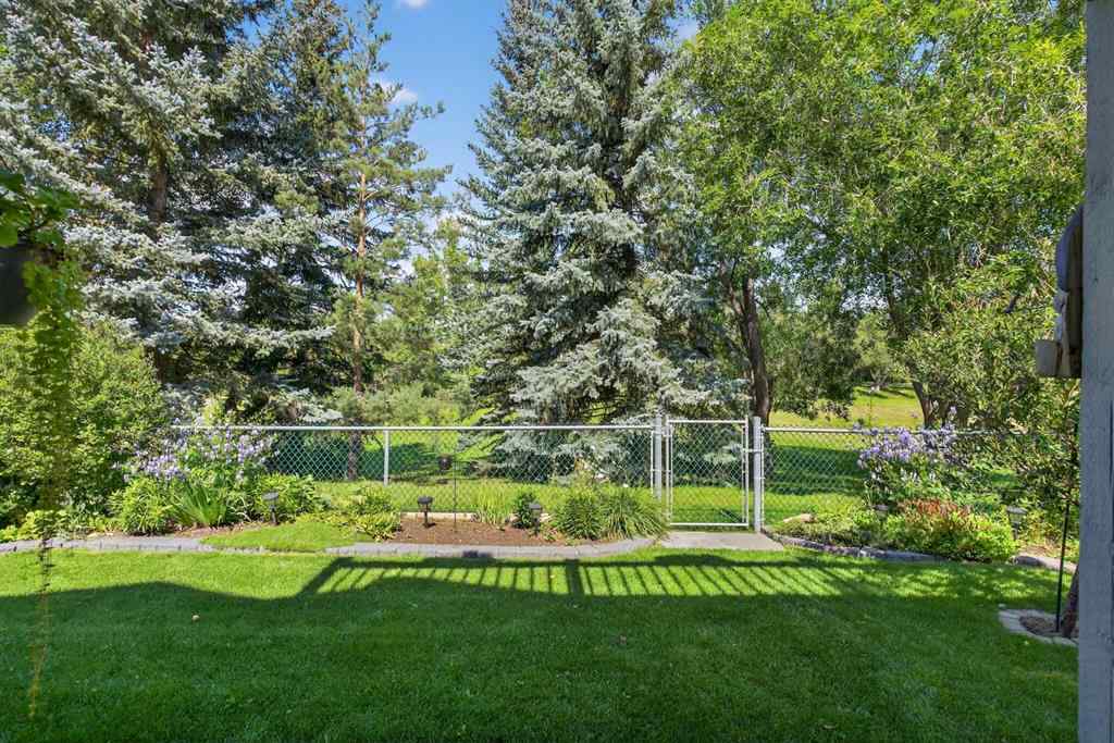 MLS® A2256076 - 22 Somerside Manor SW in Somerset Calgary, Residential