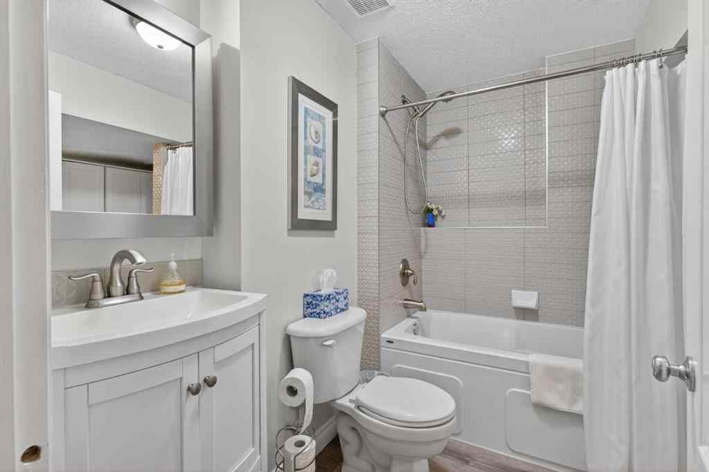 MLS® A2256076 - 22 Somerside Manor SW in Somerset Calgary, Residential