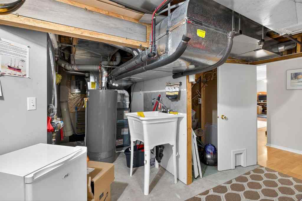 MLS® A2256076 - 22 Somerside Manor SW in Somerset Calgary, Residential