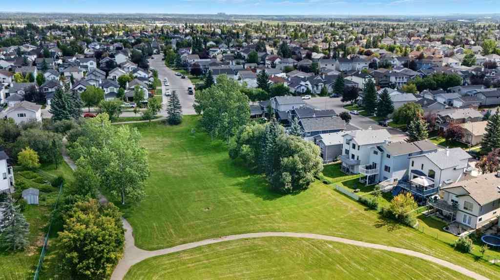 MLS® A2256076 - 22 Somerside Manor SW in Somerset Calgary, Residential
