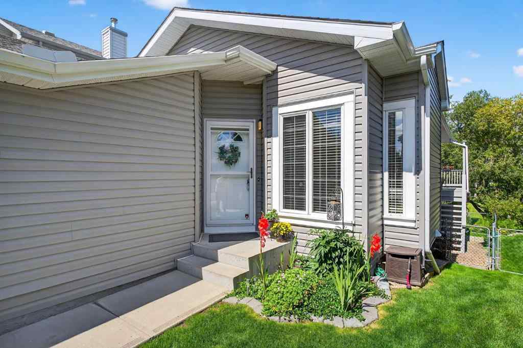 MLS® A2256076 - 22 Somerside Manor SW in Somerset Calgary, Residential