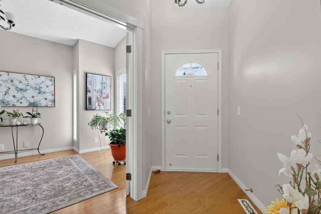 MLS® A2256076 - 22 Somerside Manor SW in Somerset Calgary, Residential
