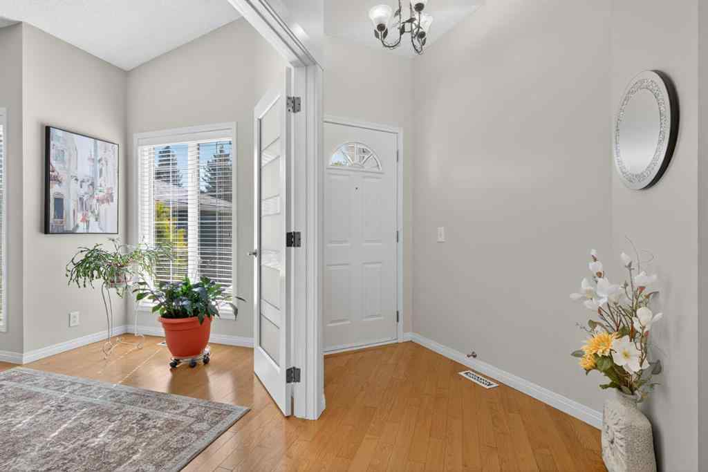 MLS® A2256076 - 22 Somerside Manor SW in Somerset Calgary, Residential