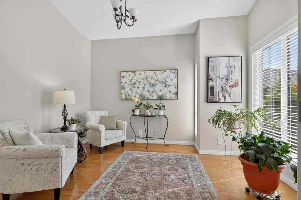 MLS® A2256076 - 22 Somerside Manor SW in Somerset Calgary, Residential