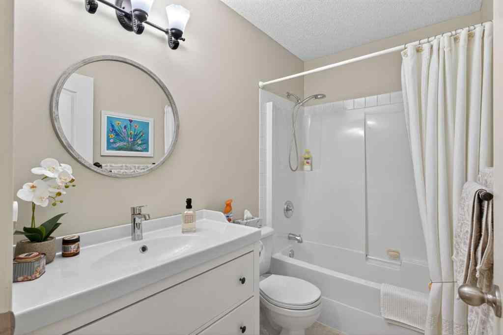 MLS® A2256076 - 22 Somerside Manor SW in Somerset Calgary, Residential