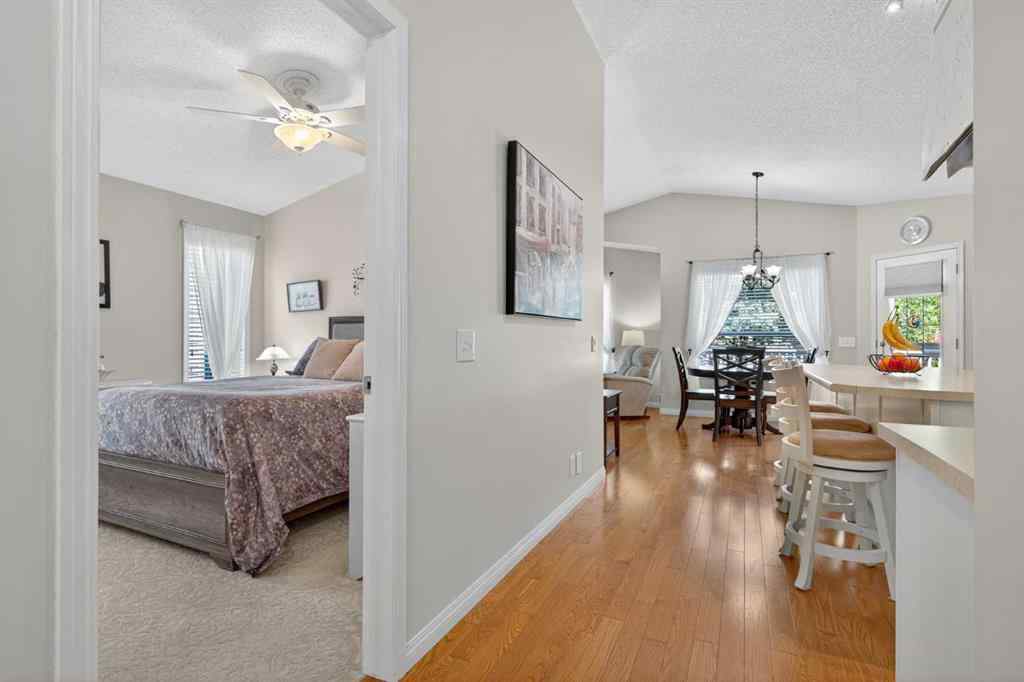 MLS® A2256076 - 22 Somerside Manor SW in Somerset Calgary, Residential