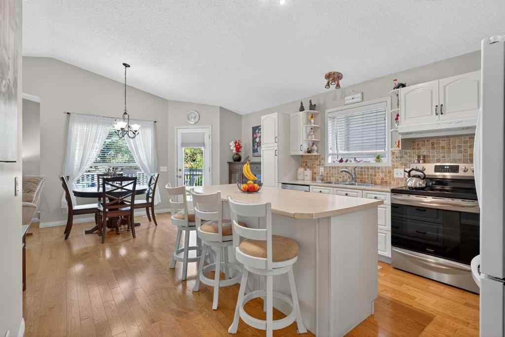 MLS® A2256076 - 22 Somerside Manor SW in Somerset Calgary, Residential