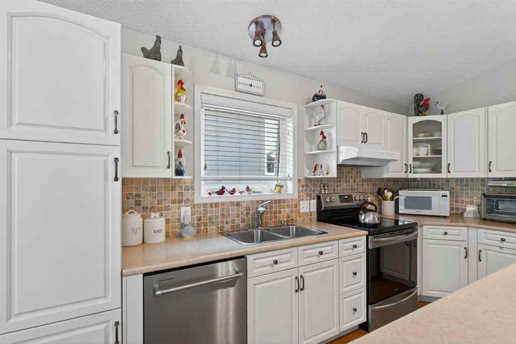 MLS® A2256076 - 22 Somerside Manor SW in Somerset Calgary, Residential