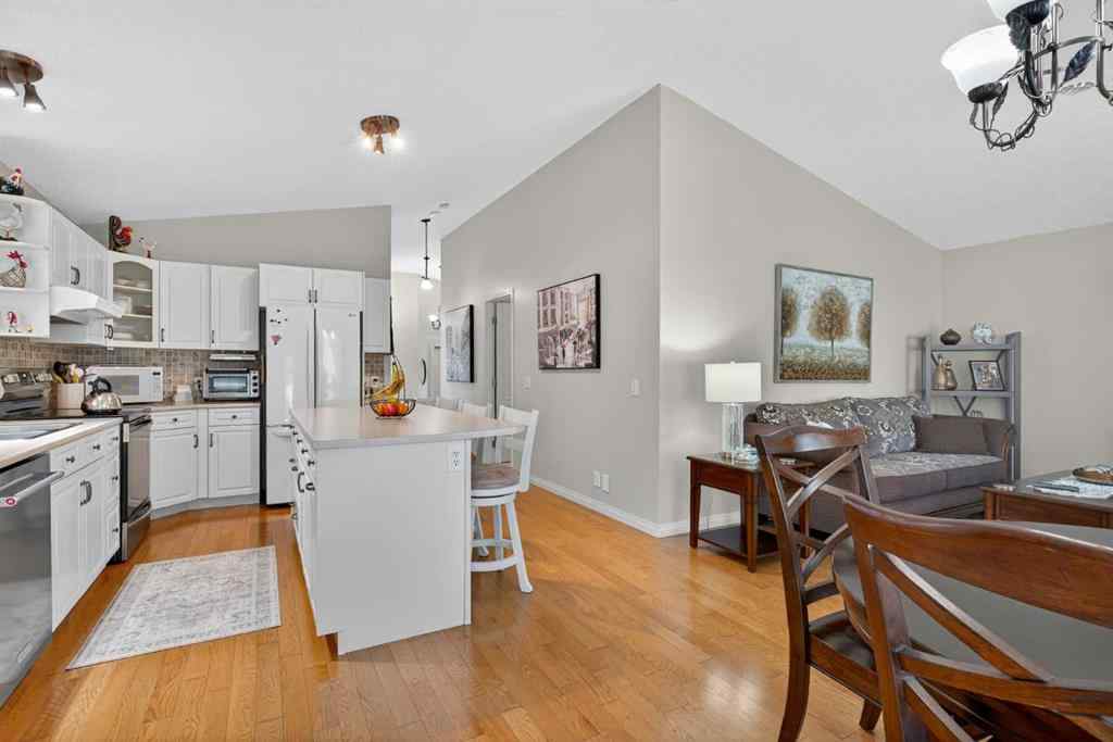 MLS® A2256076 - 22 Somerside Manor SW in Somerset Calgary, Residential