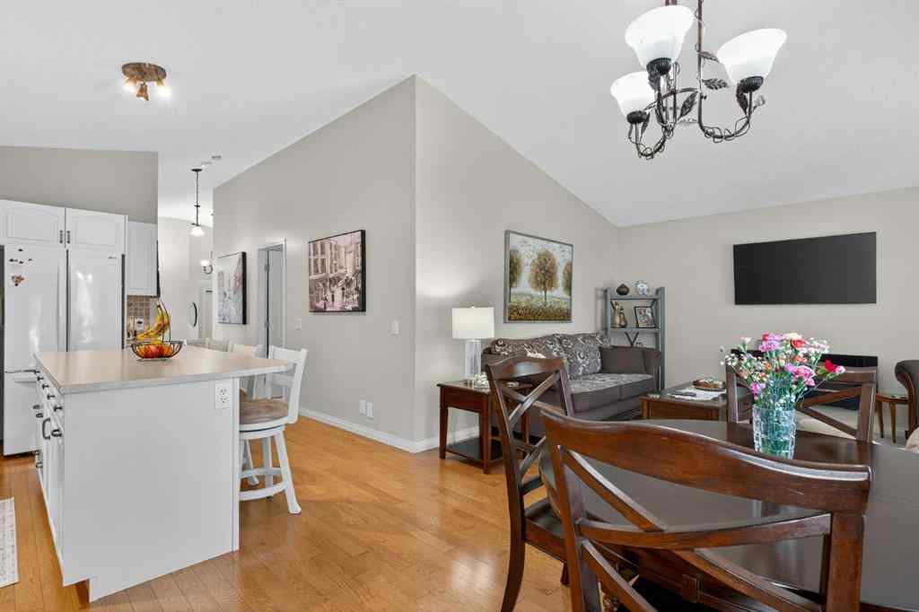 MLS® A2256076 - 22 Somerside Manor SW in Somerset Calgary, Residential