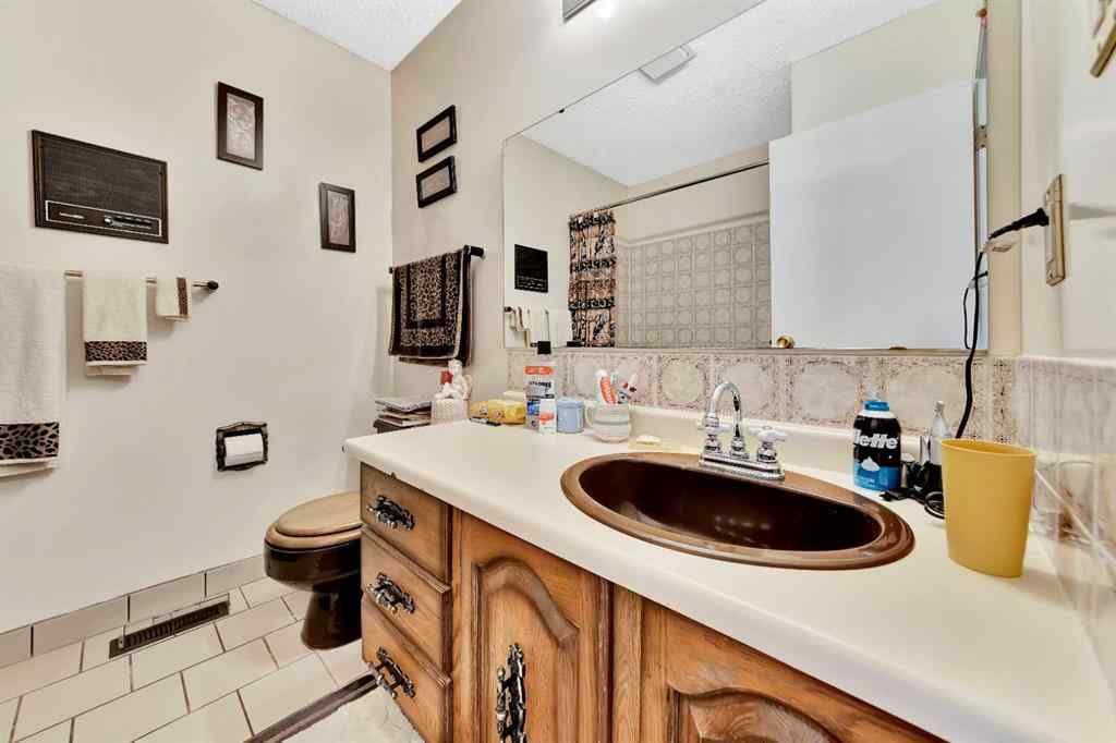 MLS® A2256078 - 5621 35 Street  in Steele Heights Lloydminster, Residential