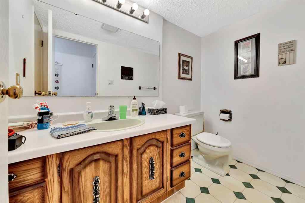 MLS® A2256078 - 5621 35 Street  in Steele Heights Lloydminster, Residential