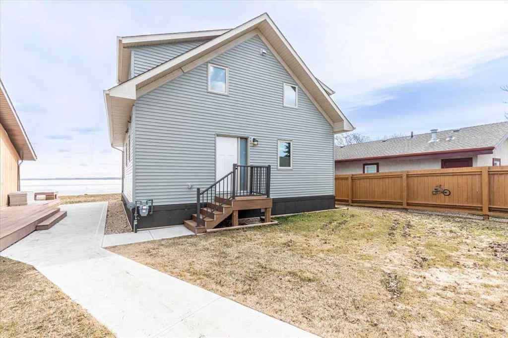 MLS® A2256082 - 33 Lakeshore Drive  in NONE Grandview, Residential