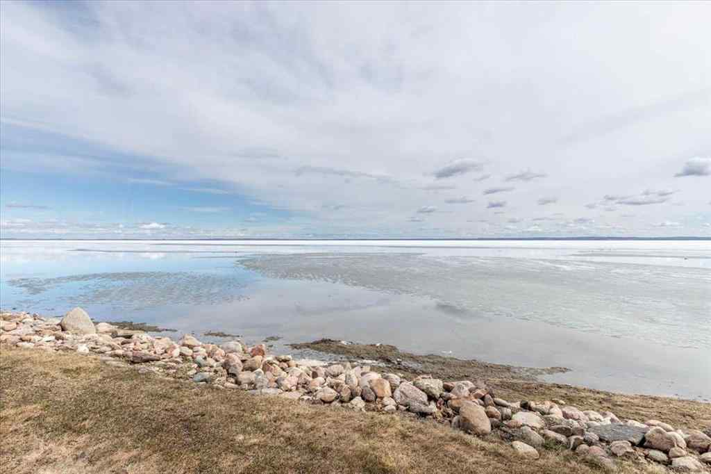 MLS® A2256082 - 33 Lakeshore Drive  in NONE Grandview, Residential