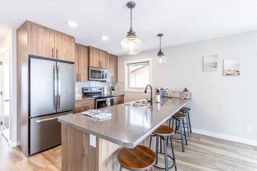 MLS® A2256082 - 33 Lakeshore Drive  in NONE Grandview, Residential