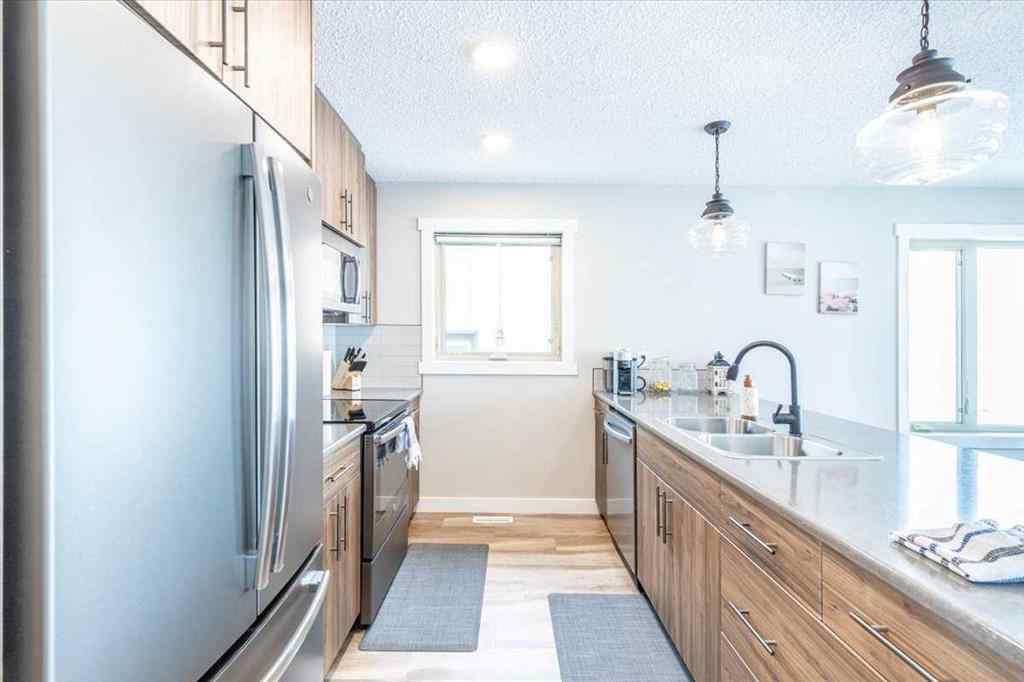 MLS® A2256082 - 33 Lakeshore Drive  in NONE Grandview, Residential