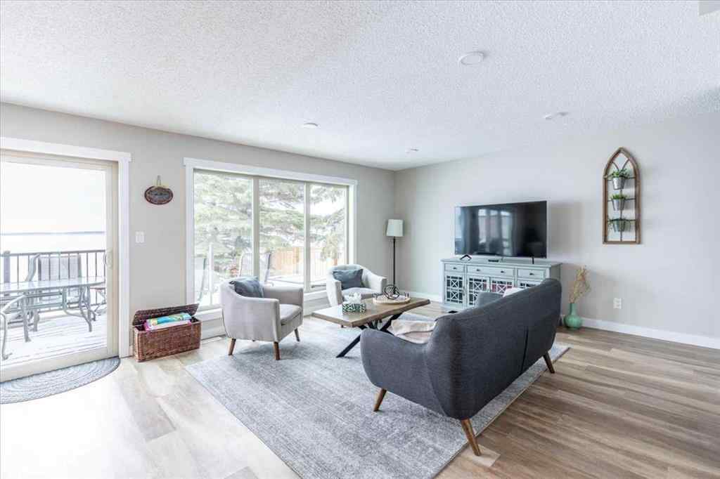 MLS® A2256082 - 33 Lakeshore Drive  in NONE Grandview, Residential
