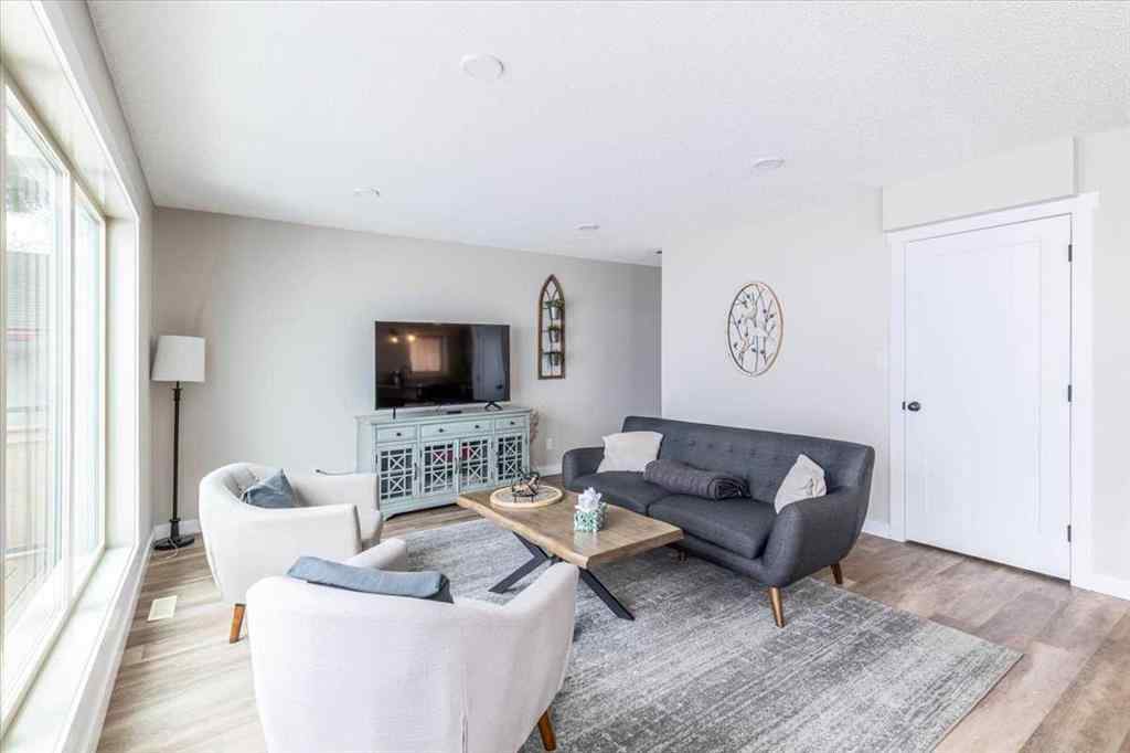 MLS® A2256082 - 33 Lakeshore Drive  in NONE Grandview, Residential