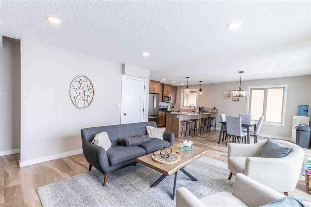 MLS® A2256082 - 33 Lakeshore Drive  in NONE Grandview, Residential