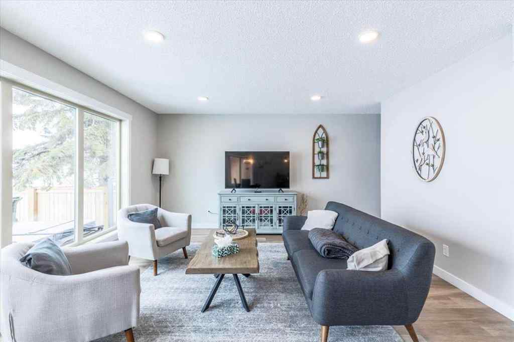 MLS® A2256082 - 33 Lakeshore Drive  in NONE Grandview, Residential