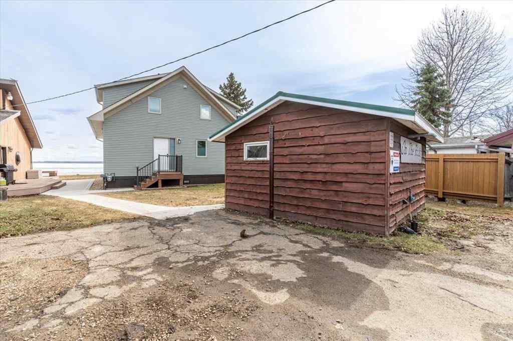 MLS® A2256082 - 33 Lakeshore Drive  in NONE Grandview, Residential