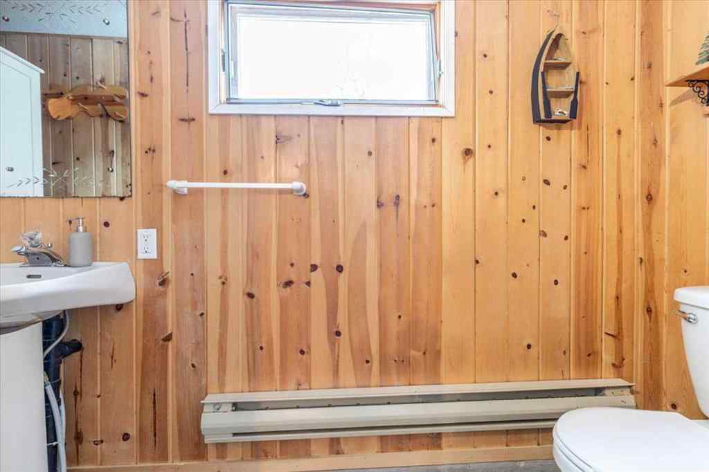 MLS® A2256082 - 33 Lakeshore Drive  in NONE Grandview, Residential