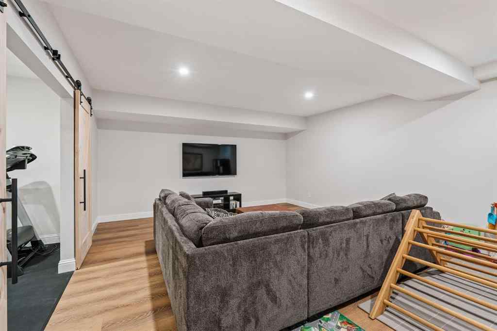MLS® A2256091 - 2225 8 Avenue SE in Inglewood Calgary, Residential