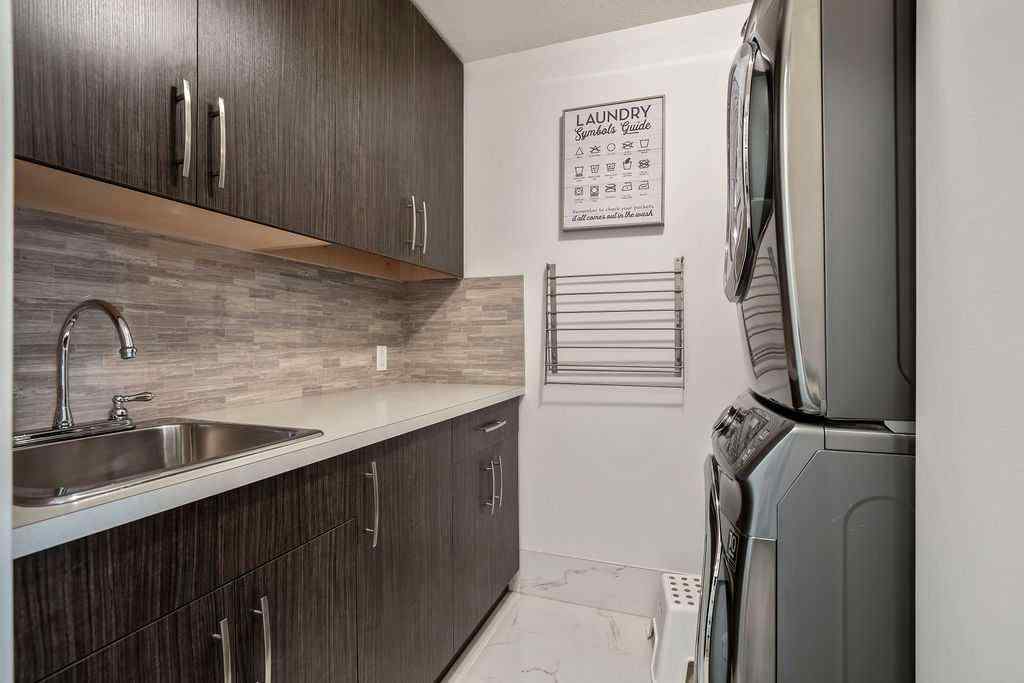 MLS® A2256097 - 2133 5 Avenue NW in West Hillhurst Calgary, Residential
