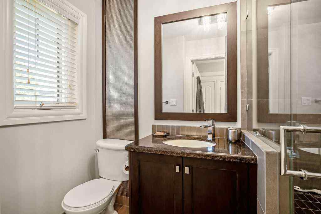 MLS® A2256097 - 2133 5 Avenue NW in West Hillhurst Calgary, Residential