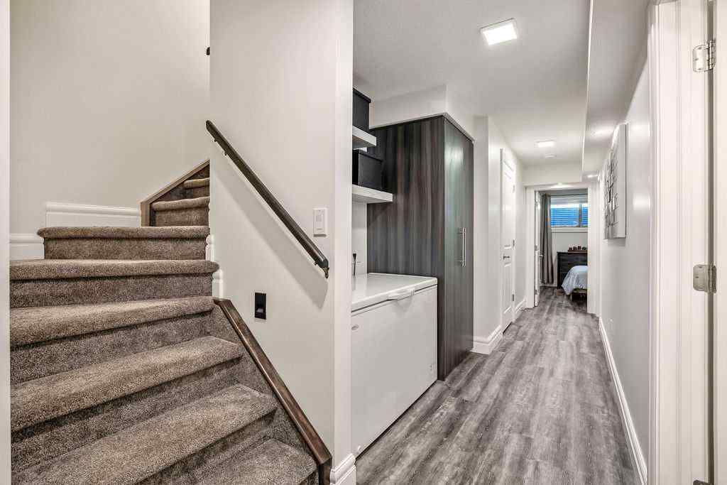 MLS® A2256097 - 2133 5 Avenue NW in West Hillhurst Calgary, Residential