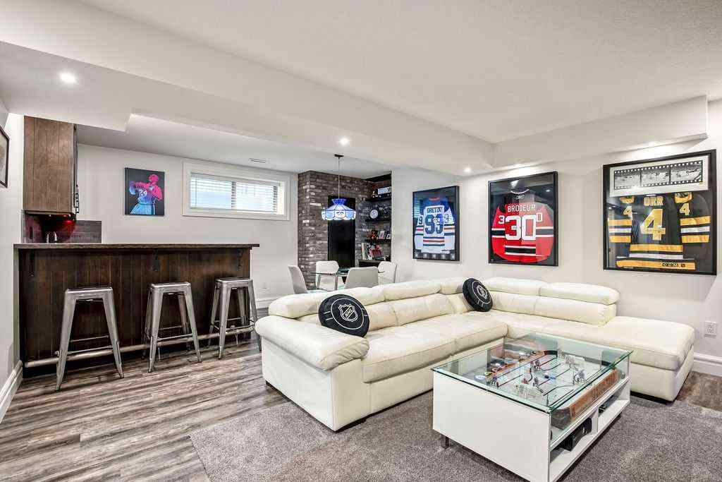 MLS® A2256097 - 2133 5 Avenue NW in West Hillhurst Calgary, Residential