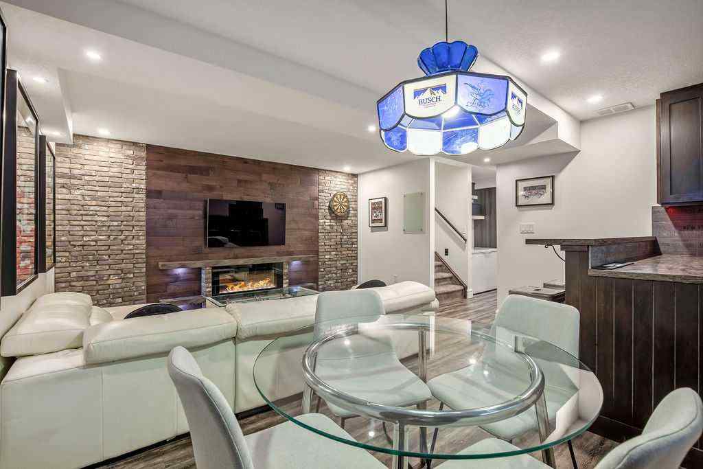 MLS® A2256097 - 2133 5 Avenue NW in West Hillhurst Calgary, Residential